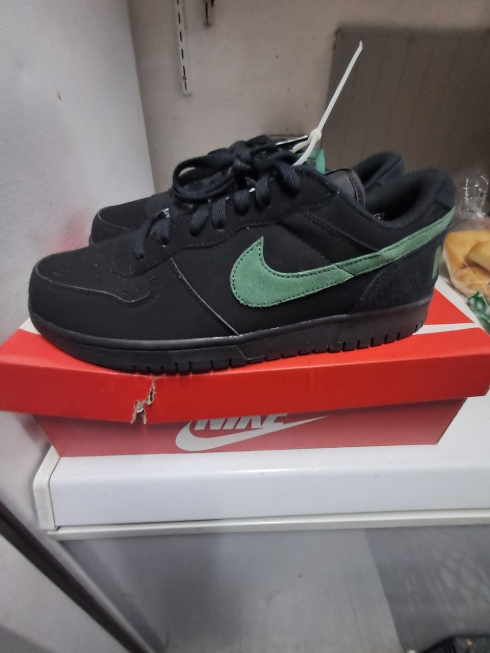 Nike Men’s Black Low-Top Sneakers with Green Swoosh Accent